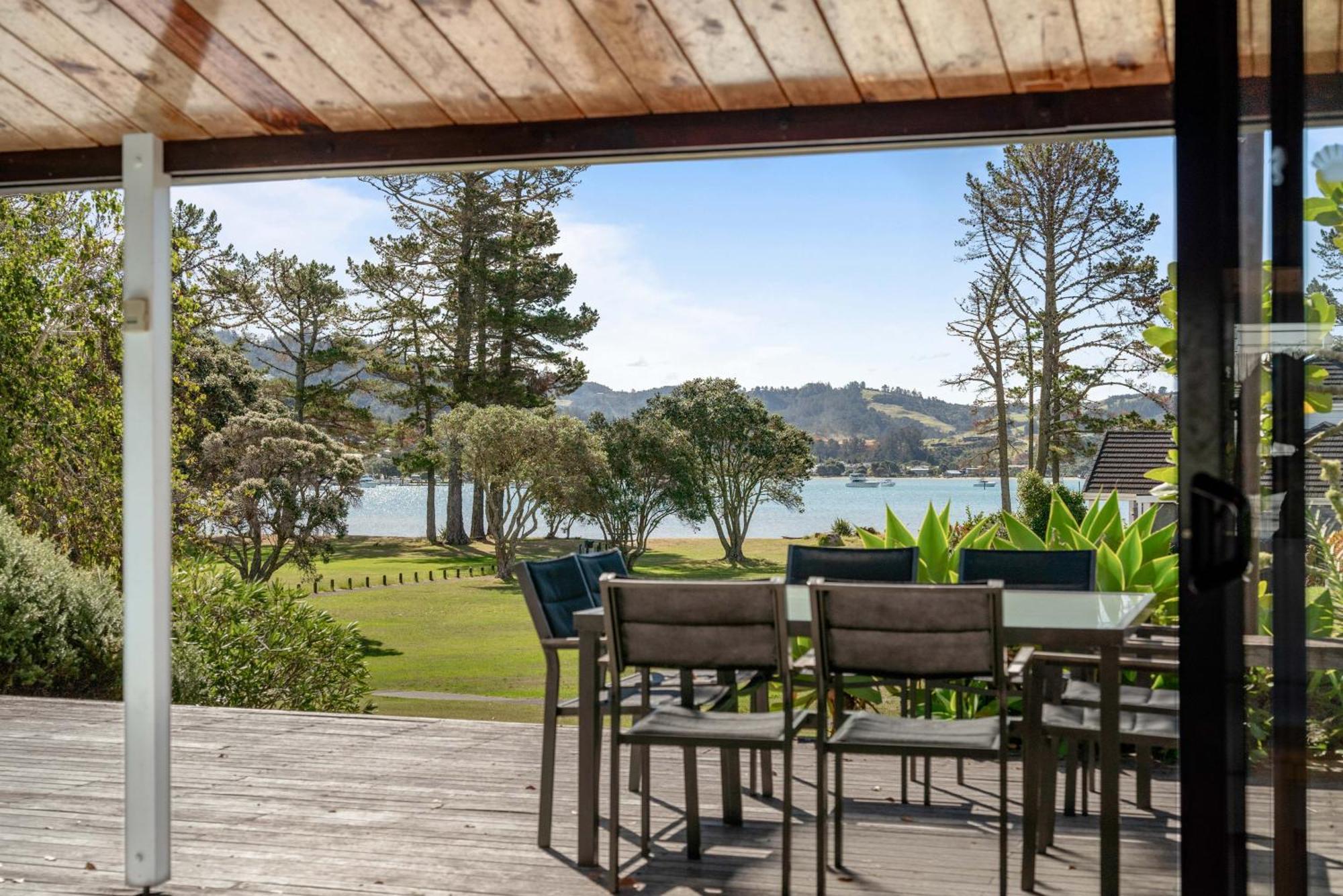 Pauanui Beach House Suntrap Экстерьер фото