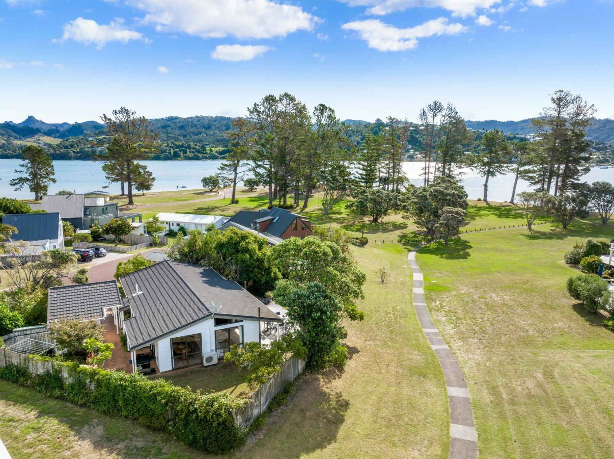 Pauanui Beach House Suntrap Экстерьер фото