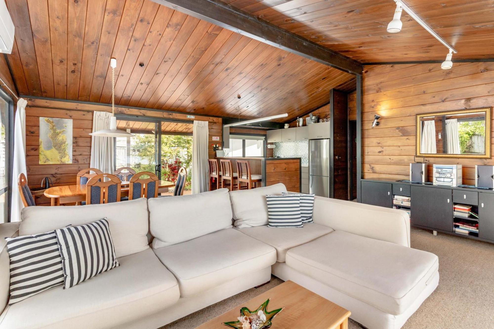 Pauanui Beach House Suntrap Экстерьер фото